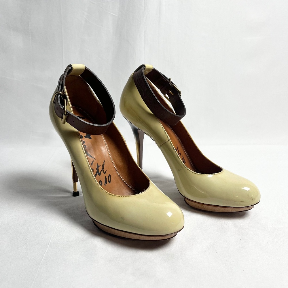 Lanvin Été 2010 Leather strap pumps